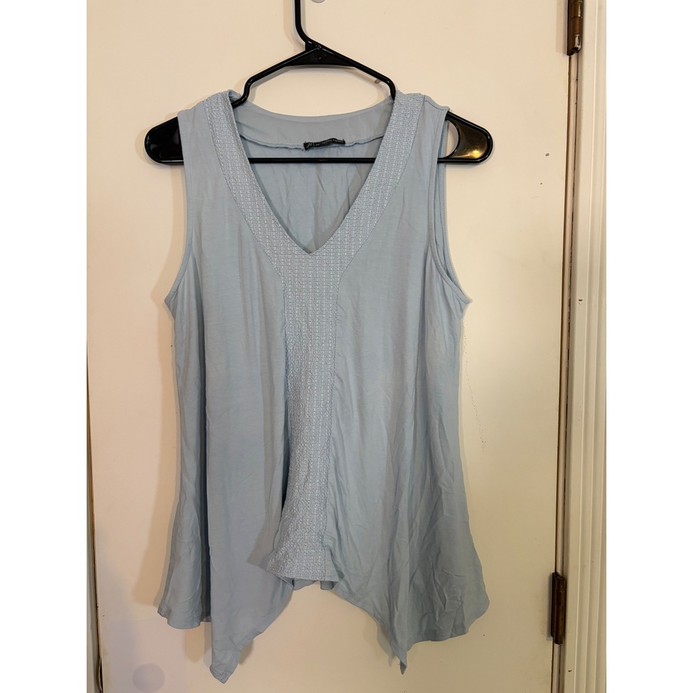 Adrianna Papell Light Blue Embroidered V-Neck Sharkbite Hem Tank Top Large